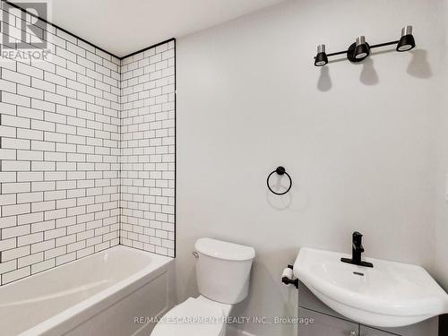 67 Cope Street, Hamilton, ON - Indoor Photo Showing Bathroom