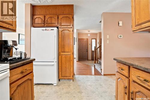6112 Brunskill Place, Regina, SK - Indoor Photo Showing Kitchen