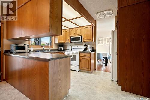 6112 Brunskill Place, Regina, SK - Indoor Photo Showing Kitchen