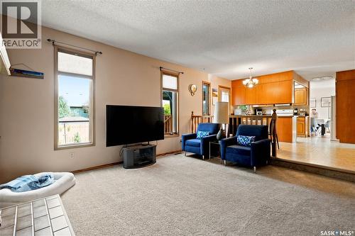 6112 Brunskill Place, Regina, SK - Indoor Photo Showing Living Room