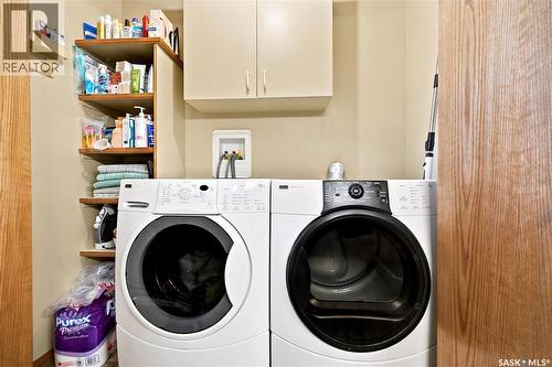 6112 Brunskill Place, Regina, SK - Indoor Photo Showing Laundry Room
