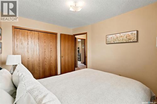 6112 Brunskill Place, Regina, SK - Indoor Photo Showing Bedroom