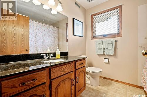 6112 Brunskill Place, Regina, SK - Indoor Photo Showing Bathroom
