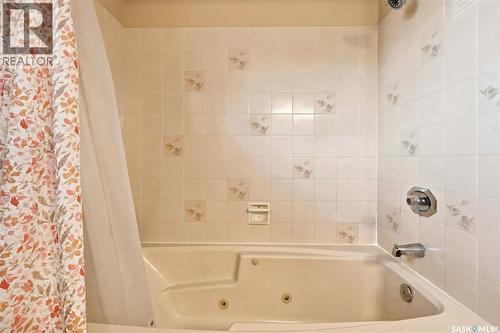 6112 Brunskill Place, Regina, SK - Indoor Photo Showing Bathroom