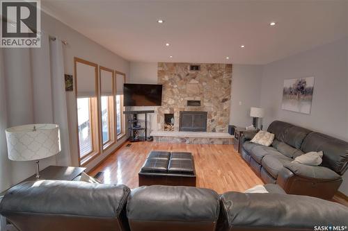 407 Chitek Crescent, Saskatoon, SK - Indoor Photo Showing Living Room With Fireplace