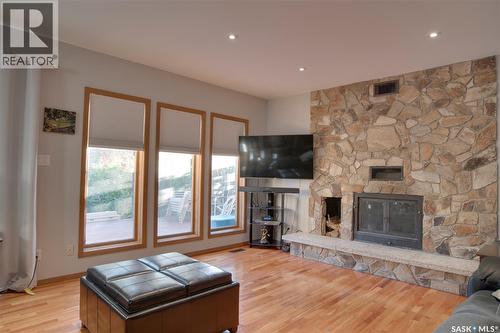 407 Chitek Crescent, Saskatoon, SK - Indoor Photo Showing Living Room With Fireplace