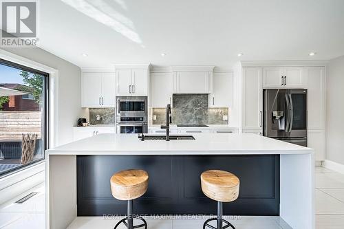 138 Jackman Crescent, Vaughan, ON - Indoor Photo Showing Kitchen With Stainless Steel Kitchen With Upgraded Kitchen