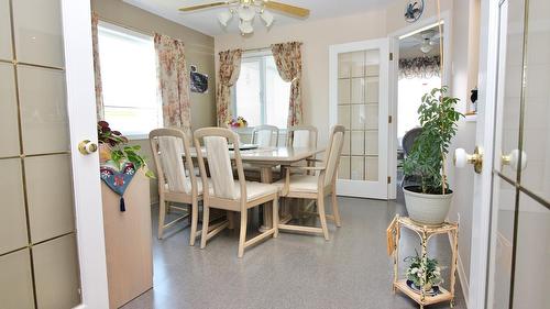 66-6400 Spencer Road, Kelowna, BC - Indoor Photo Showing Dining Room