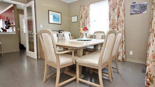 66-6400 Spencer Road, Kelowna, BC - Indoor Photo Showing Dining Room