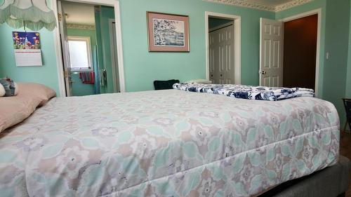 66-6400 Spencer Road, Kelowna, BC - Indoor Photo Showing Bedroom