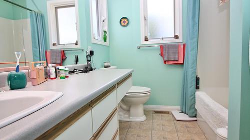 66-6400 Spencer Road, Kelowna, BC - Indoor Photo Showing Bathroom