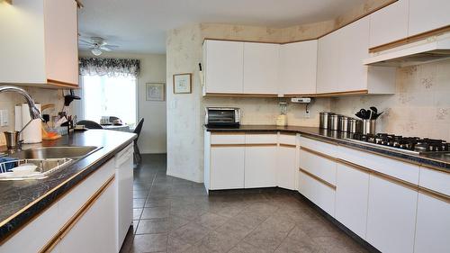 66-6400 Spencer Road, Kelowna, BC - Indoor Photo Showing Kitchen With Double Sink