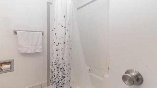 700 Matt Road, Kelowna, BC - Indoor Photo Showing Bathroom