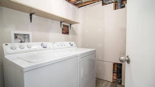 700 Matt Road, Kelowna, BC - Indoor Photo Showing Laundry Room