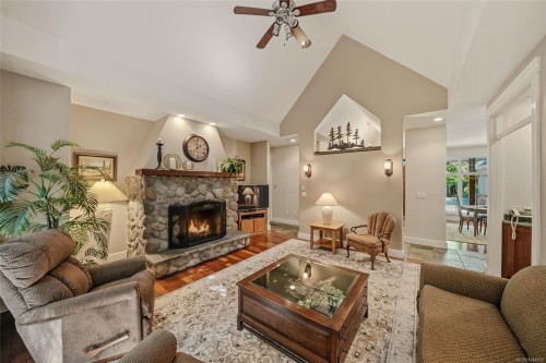 382 Dorset Rd, Qualicum Beach, BC 
