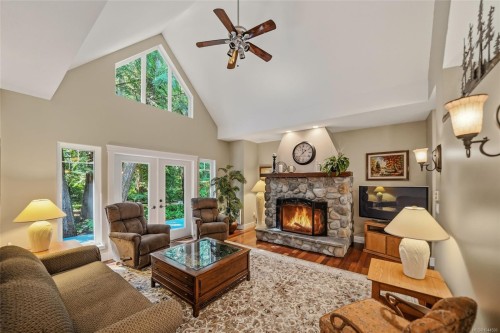 382 Dorset Rd, Qualicum Beach, BC 