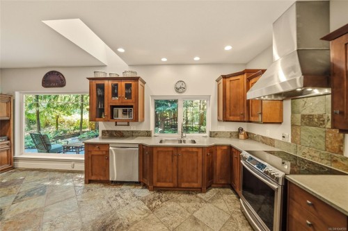 382 Dorset Rd, Qualicum Beach, BC 