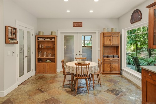 382 Dorset Rd, Qualicum Beach, BC 