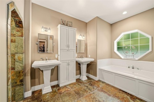 382 Dorset Rd, Qualicum Beach, BC 