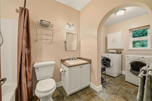 382 Dorset Rd, Qualicum Beach, BC 