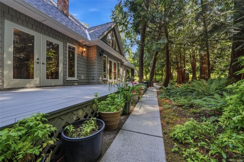 382 Dorset Rd, Qualicum Beach, BC 