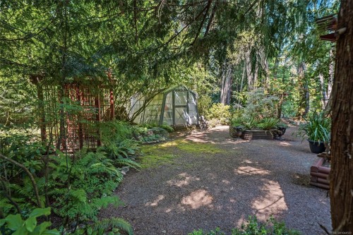 382 Dorset Rd, Qualicum Beach, BC 