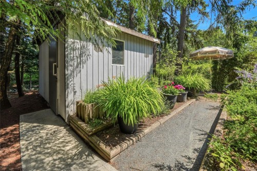 382 Dorset Rd, Qualicum Beach, BC 