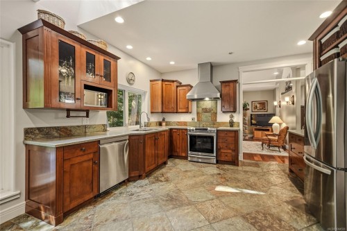 382 Dorset Rd, Qualicum Beach, BC 