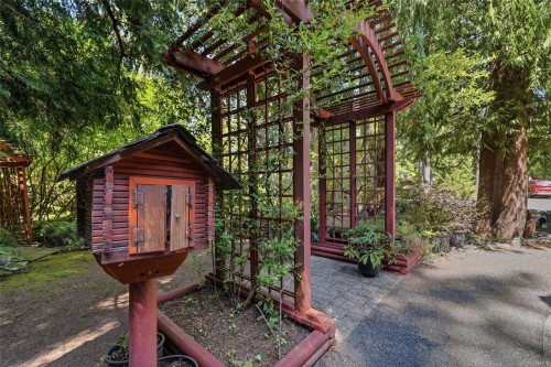 382 Dorset Rd, Qualicum Beach, BC 