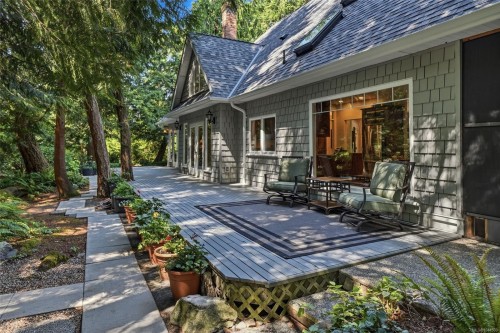 382 Dorset Rd, Qualicum Beach, BC 