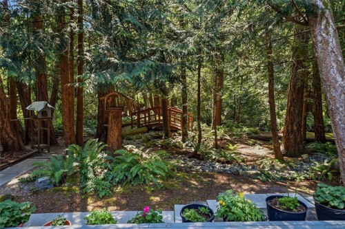 382 Dorset Rd, Qualicum Beach, BC 