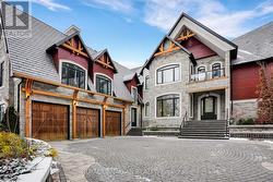 15 GLENVIEW HEIGHTS LANE King, ON L3Y 4V9