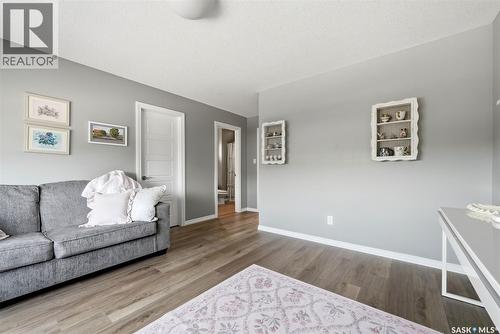 213 4002 Sandhill Crescent, Regina, SK - Indoor Photo Showing Living Room