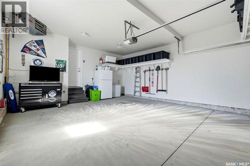 213 4002 Sandhill Crescent, Regina, SK - Indoor Photo Showing Garage
