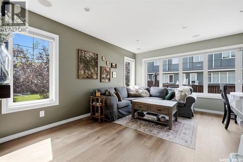 213 4002 Sandhill Crescent, Regina, SK - Indoor Photo Showing Living Room