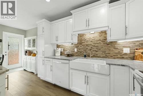 213 4002 Sandhill Crescent, Regina, SK - Indoor Photo Showing Kitchen With Double Sink