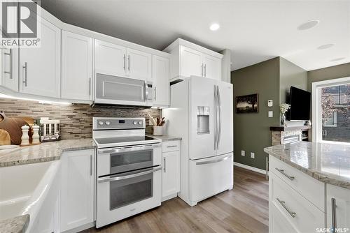 213 4002 Sandhill Crescent, Regina, SK - Indoor Photo Showing Kitchen