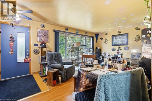 101 Crosby Drive, Kitchener, ON - Indoor Photo Showing Living Room
