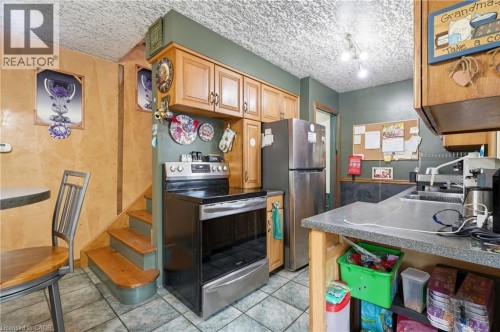 101 Crosby Drive, Kitchener, ON - Indoor Photo Showing Kitchen