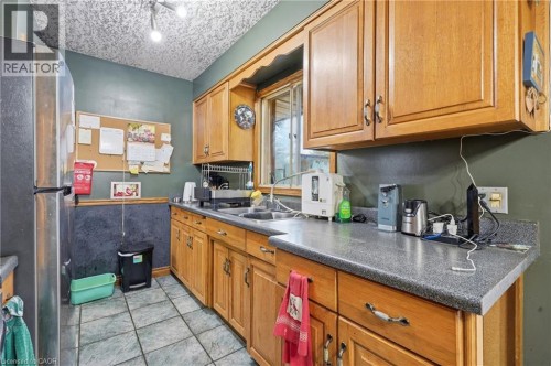 101 Crosby Drive, Kitchener, ON - Indoor Photo Showing Kitchen With Double Sink