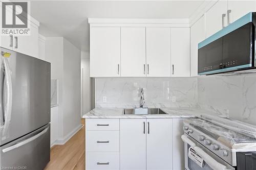 22 David Avenue, Hamilton, ON - Indoor Photo Showing Kitchen With Upgraded Kitchen