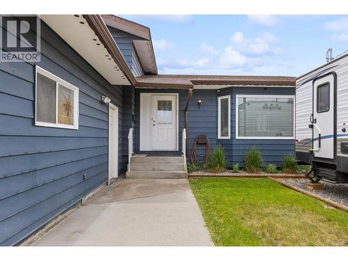 1035 Elwyn Road, Kelowna, BC - Outdoor
