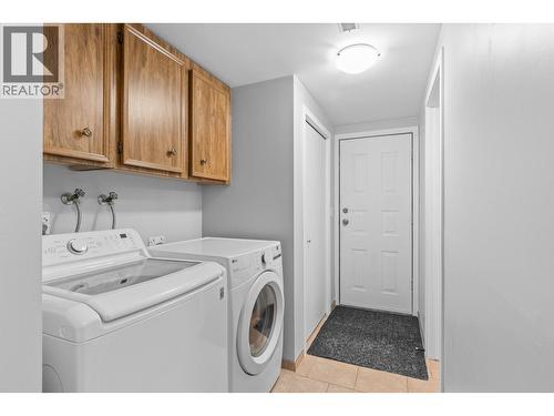 1035 Elwyn Road, Kelowna, BC - Indoor Photo Showing Laundry Room