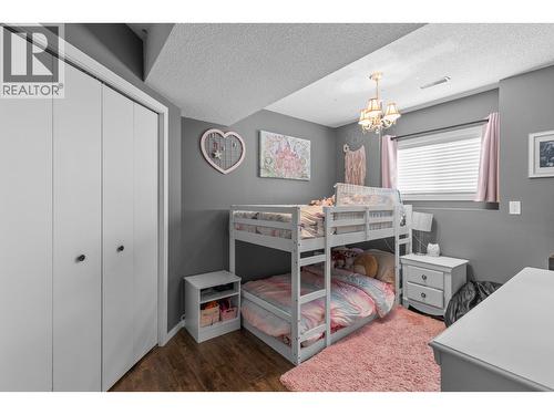 1035 Elwyn Road, Kelowna, BC - Indoor Photo Showing Bedroom
