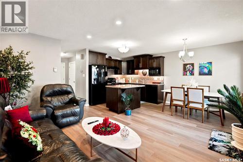 104 4100 Sandhill Crescent, Regina, SK - Indoor Photo Showing Living Room