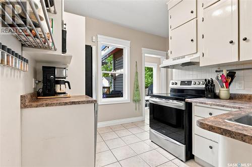 704 32Nd Street W, Saskatoon, SK - Indoor Photo Showing Kitchen