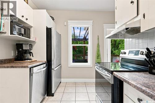 704 32Nd Street W, Saskatoon, SK - Indoor Photo Showing Kitchen