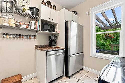 704 32Nd Street W, Saskatoon, SK - Indoor Photo Showing Kitchen