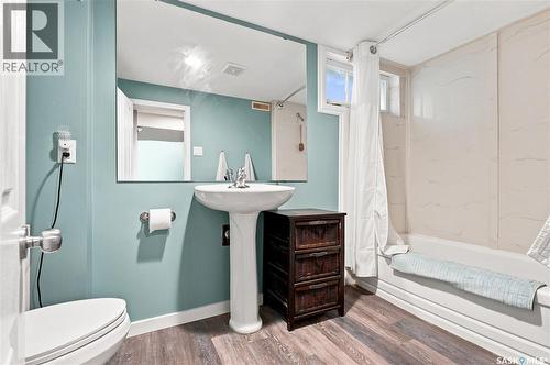 704 32Nd Street W, Saskatoon, SK - Indoor Photo Showing Bathroom