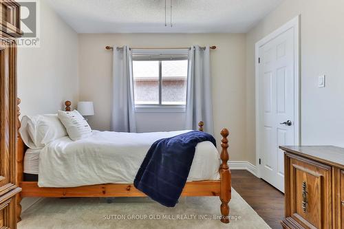 6835 Forest Park Drive, Mississauga, ON - Indoor Photo Showing Bedroom